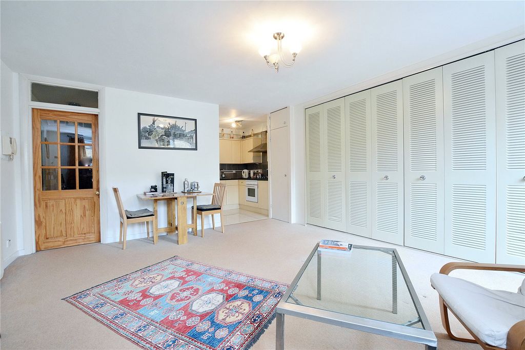 Property photo 1 of 6 Reception/Bedroom