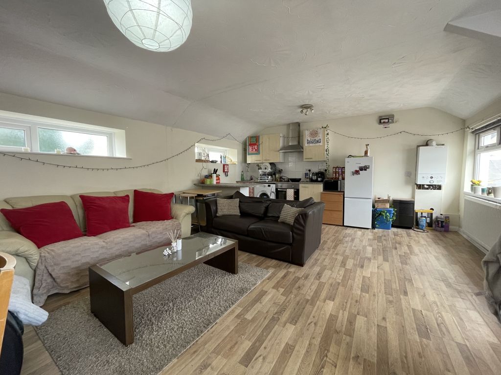Property photo 1 of 7 Img_5094