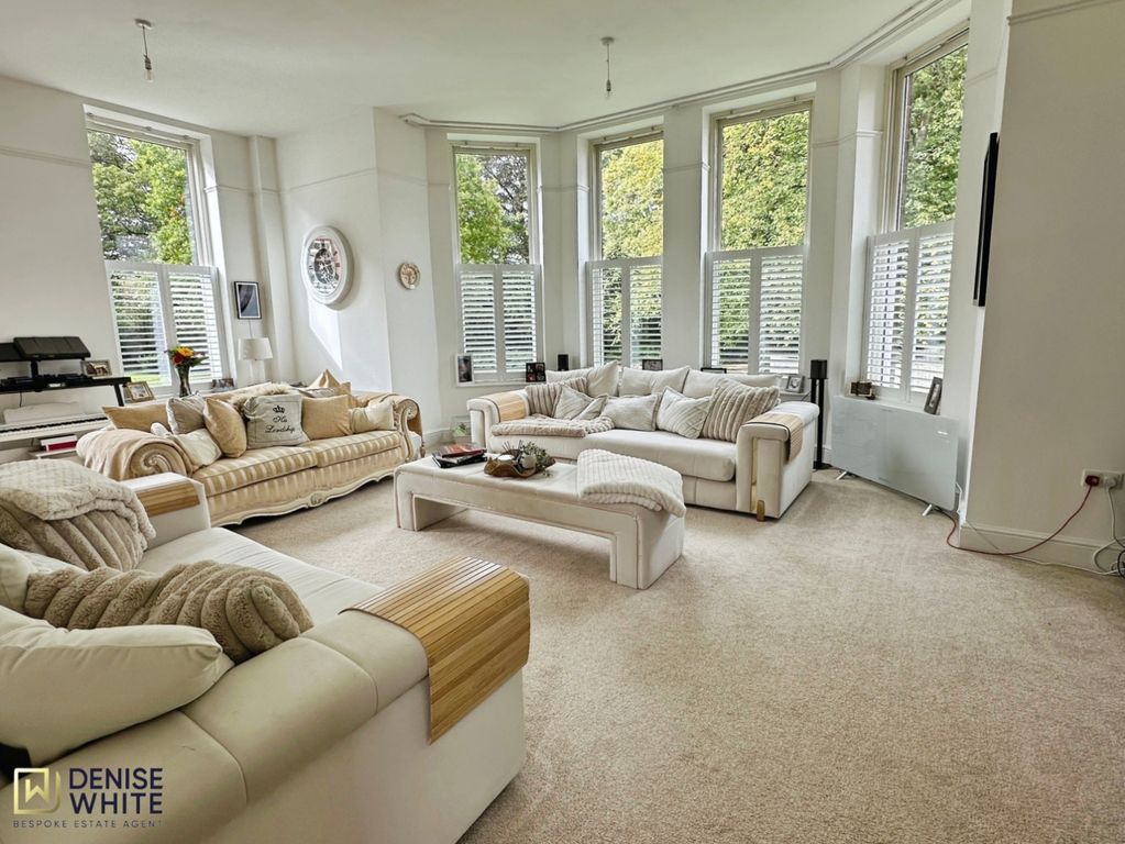 Property photo 2 of 31 Living Kitchen