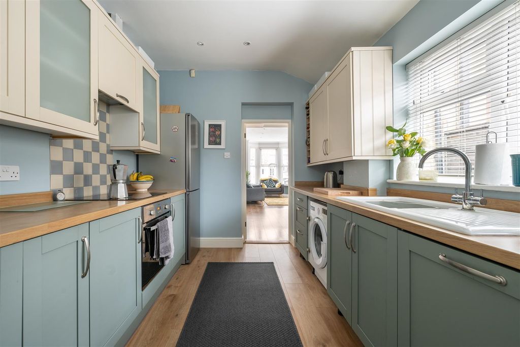 Property photo 3 of 26 Mitcham Road, E6