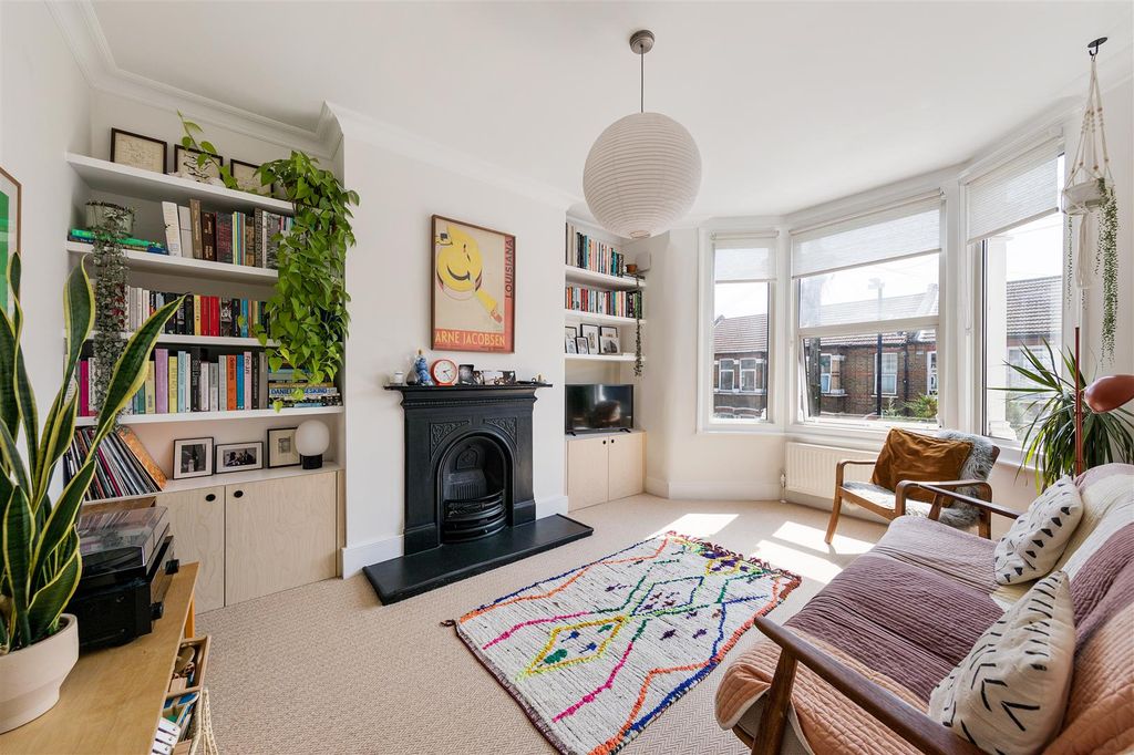 Property photo 1 of 22 Francis Road, E10