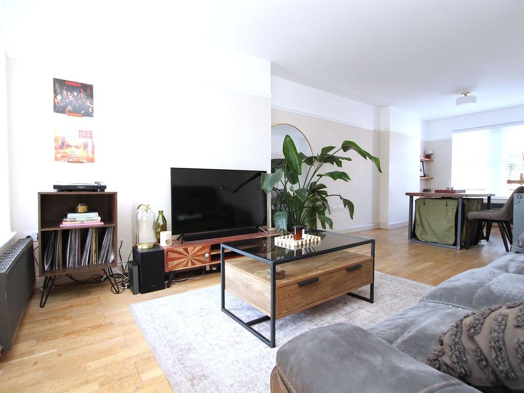Property photo 3 of 33