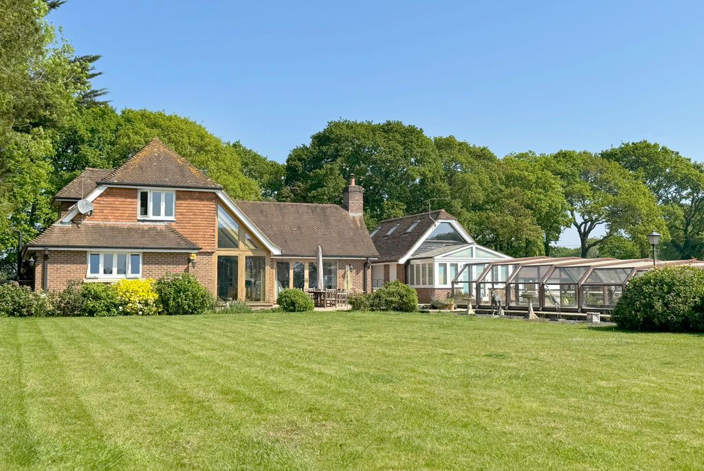 Property photo 1 of 26 Woodlands New Garden 1