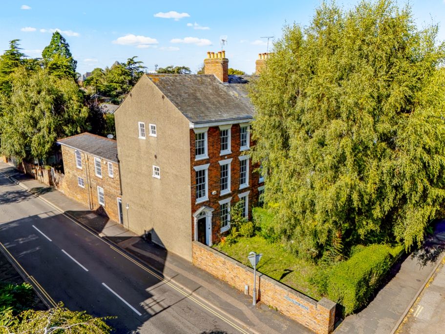 Property photo 1 of 38 29 London Road (Spalding)-2