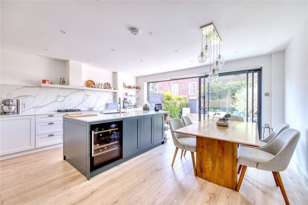 Property photo 3 of 17 Picture No. 11