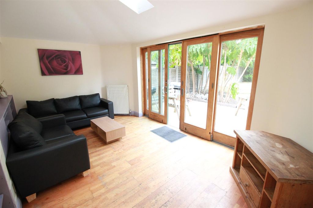 Property photo 3 of 20 Living