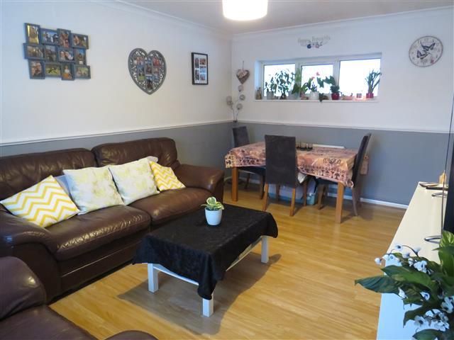 Property photo 3 of 11 Living Room
