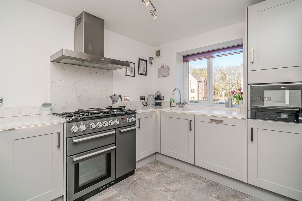 Property photo 3 of 57