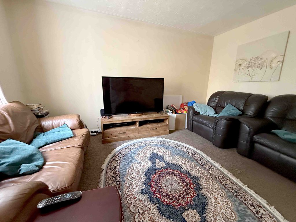 Property photo 2 of 16 Lounge 1