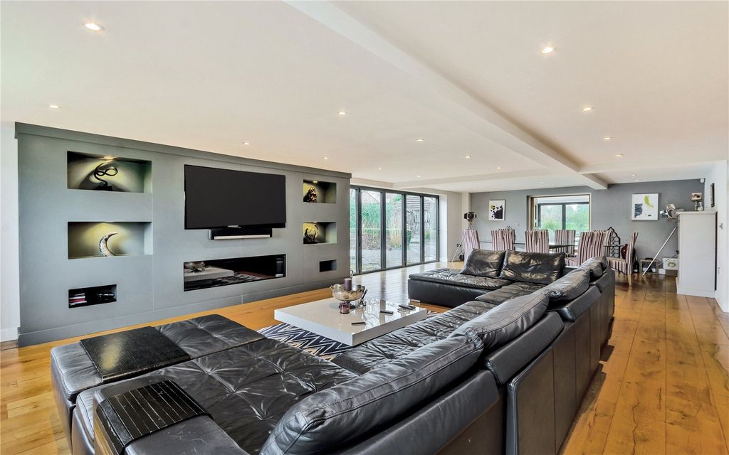 Property photo 3 of 27 Picture No. 18