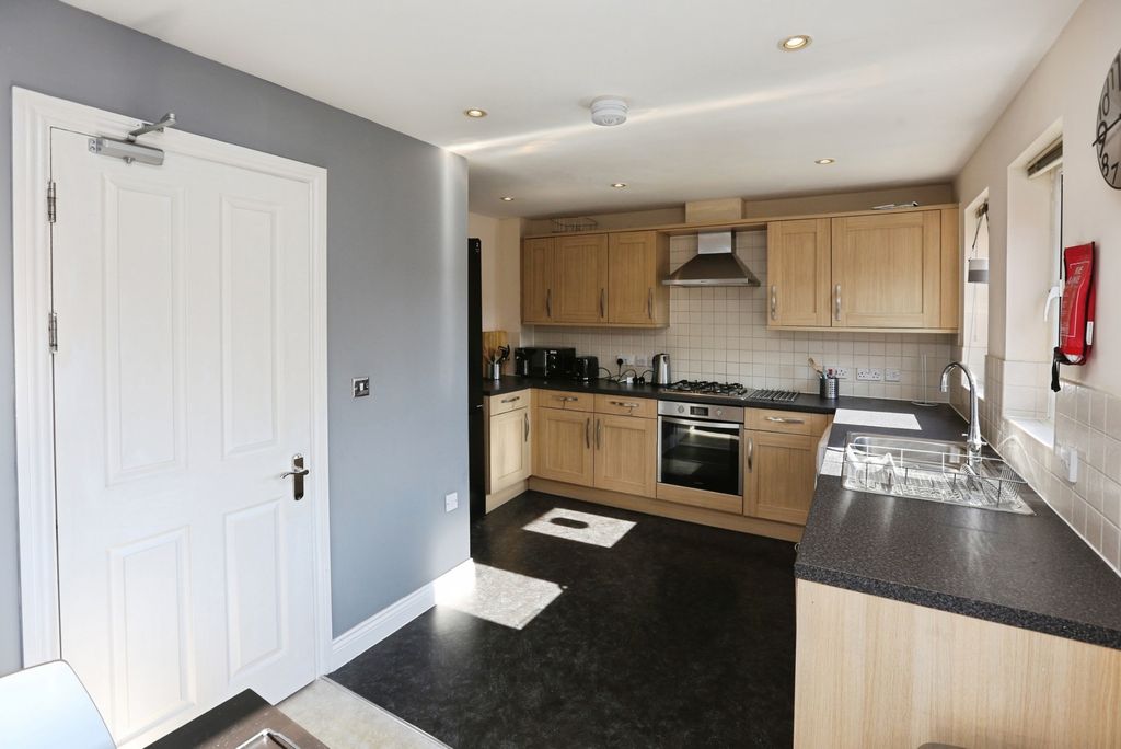 Property photo 2 of 20 Pbox-Img.Jpg