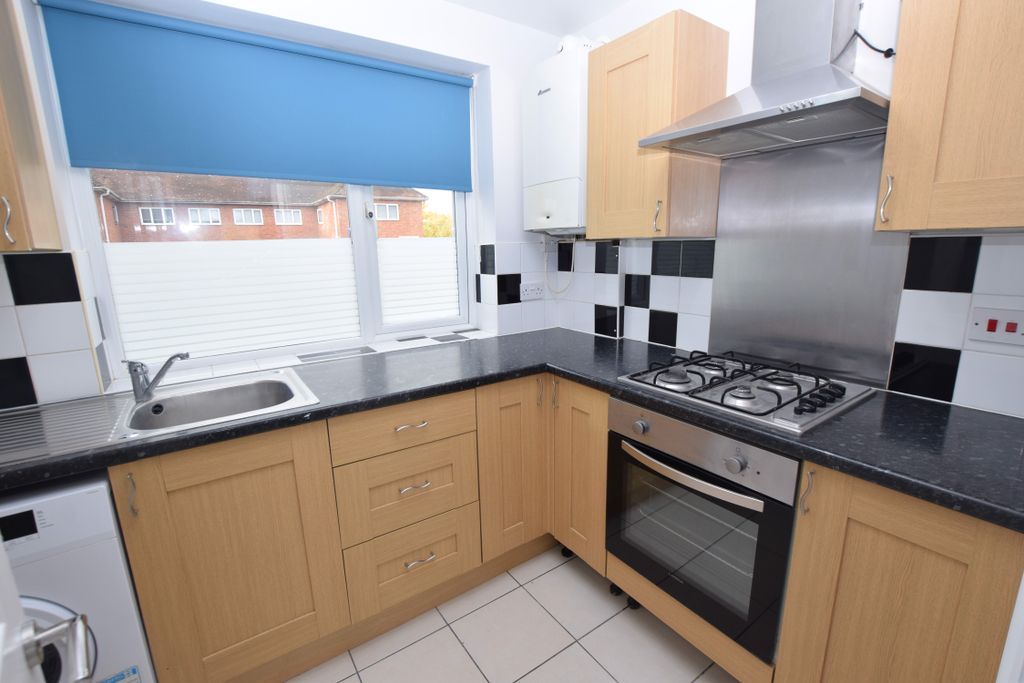 Property photo 3 of 8 Kitchen