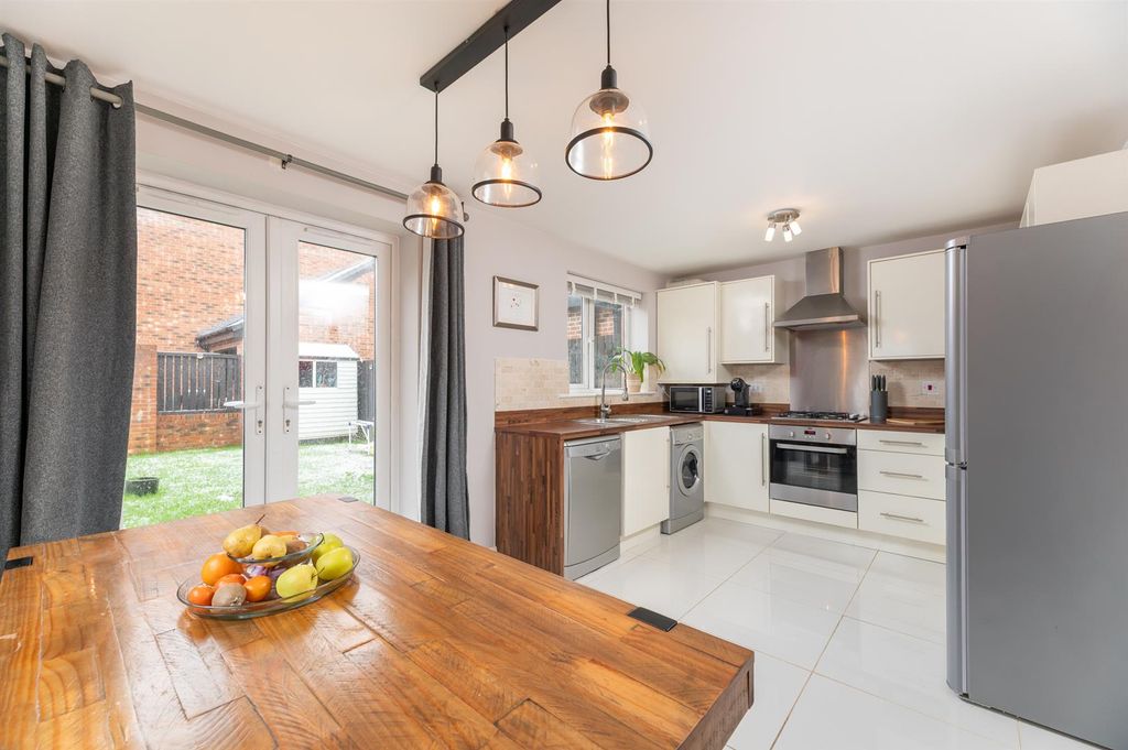 Property photo 2 of 30 Dining Kitchen