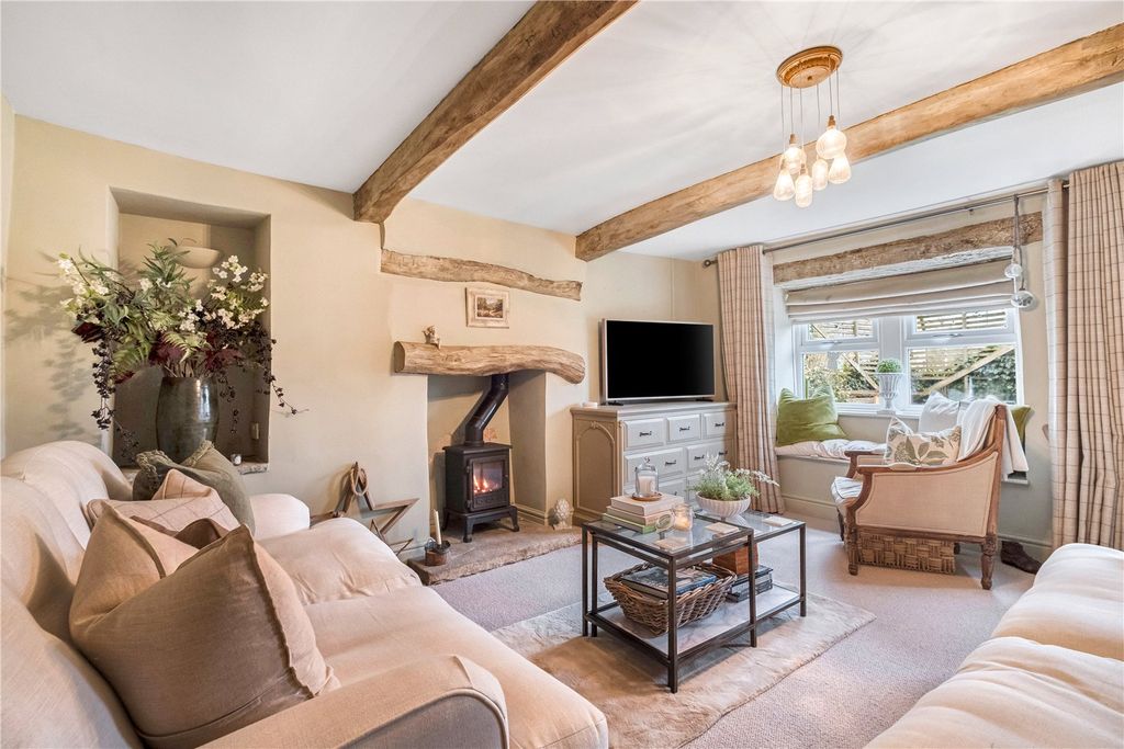 Property photo 3 of 49 Lounge