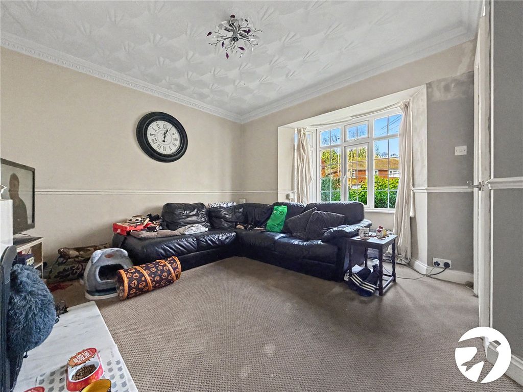 Property photo 2 of 9 Lounge