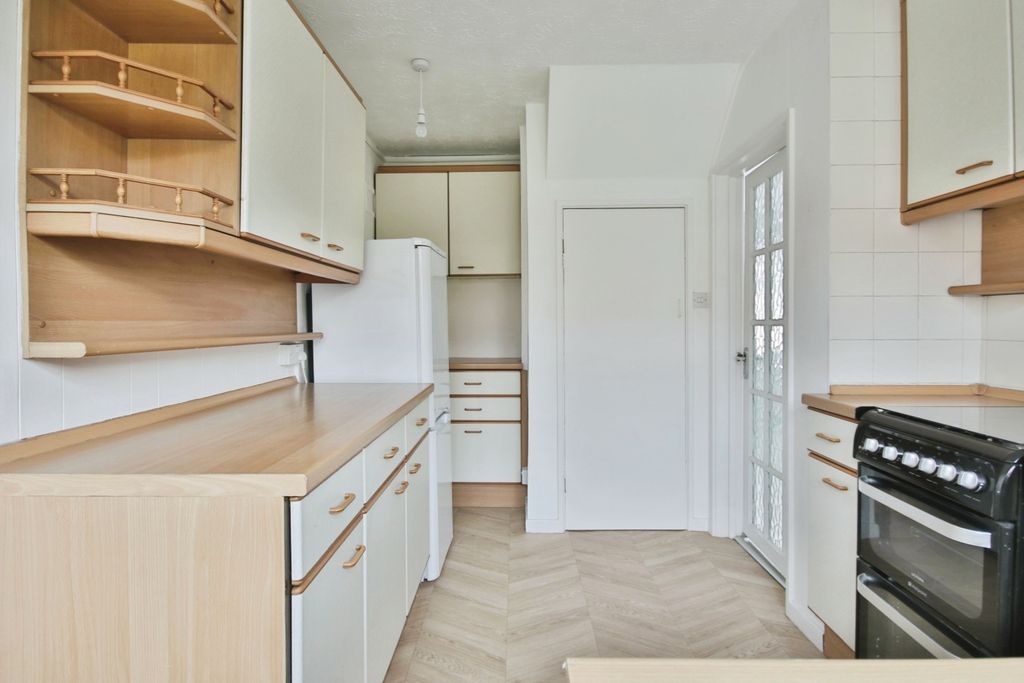 Property photo 3 of 17 4184965