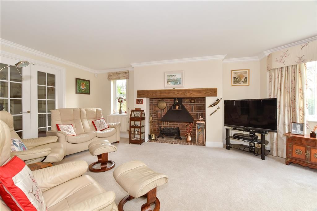 Property photo 3 of 14 Lounge