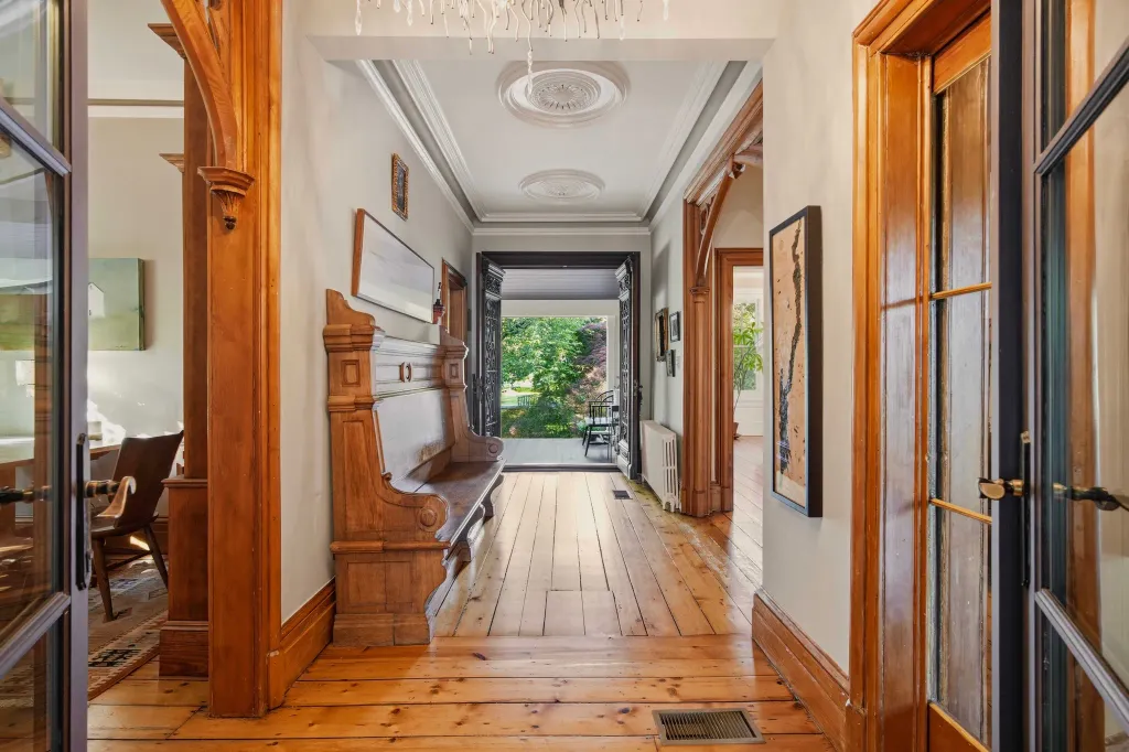 Property photo 1 of 25