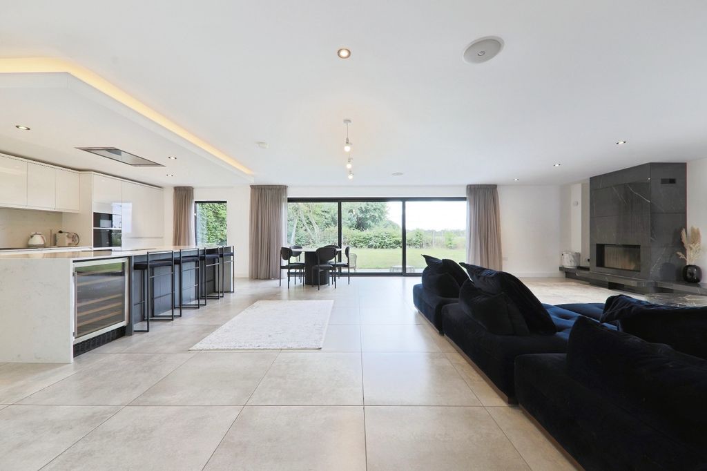 Property photo 3 of 21 4214227