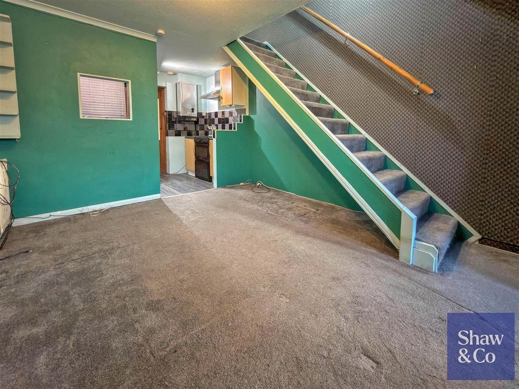 Property photo 3 of 10 Living..Jpeg