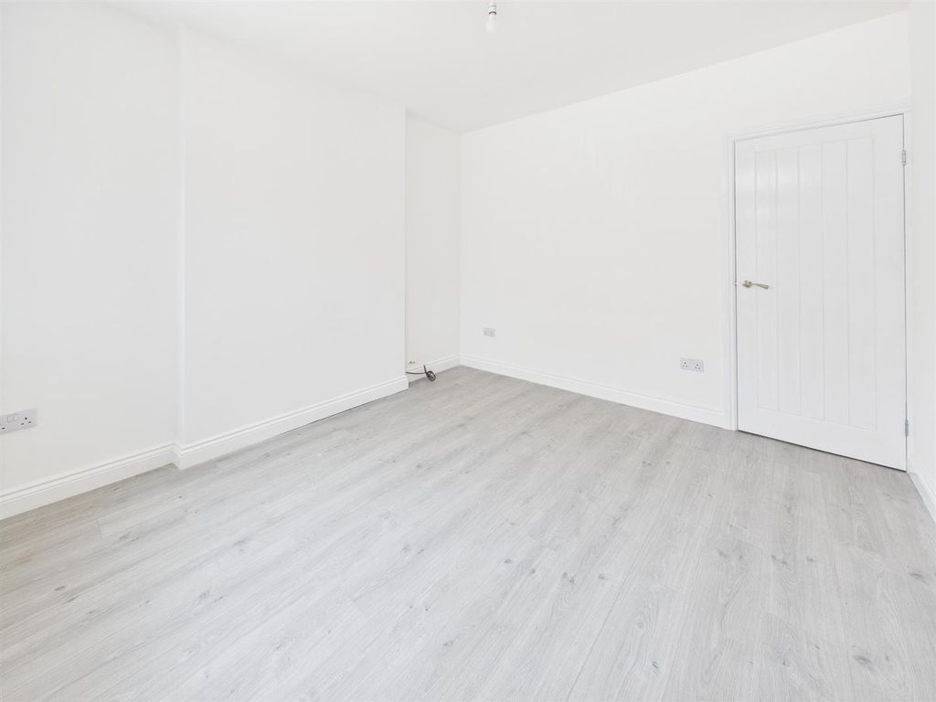 Property photo 3 of 14 Living Room