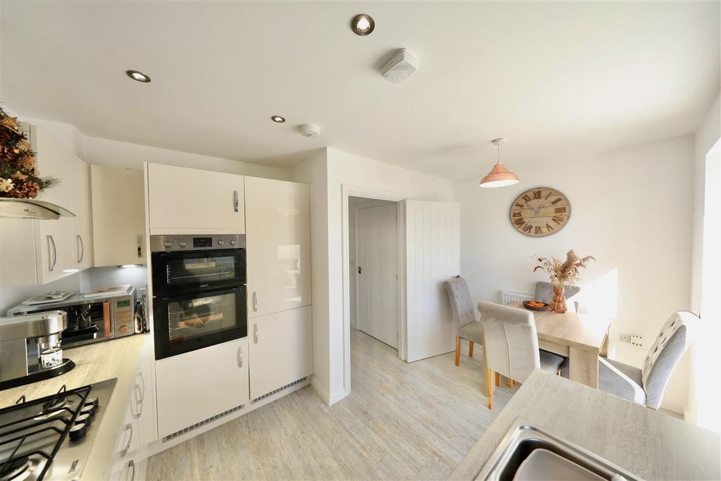 Property photo 2 of 14 Kitchen