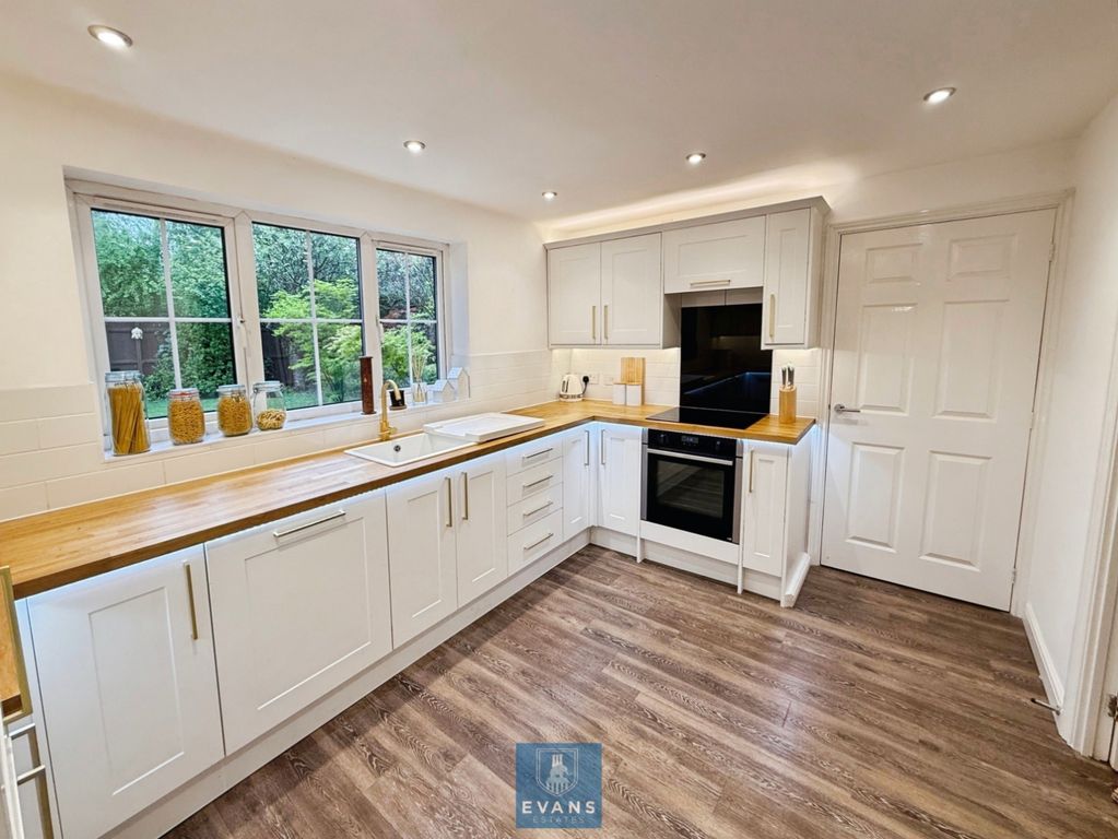 Property photo 3 of 17 Refitted Kitchen