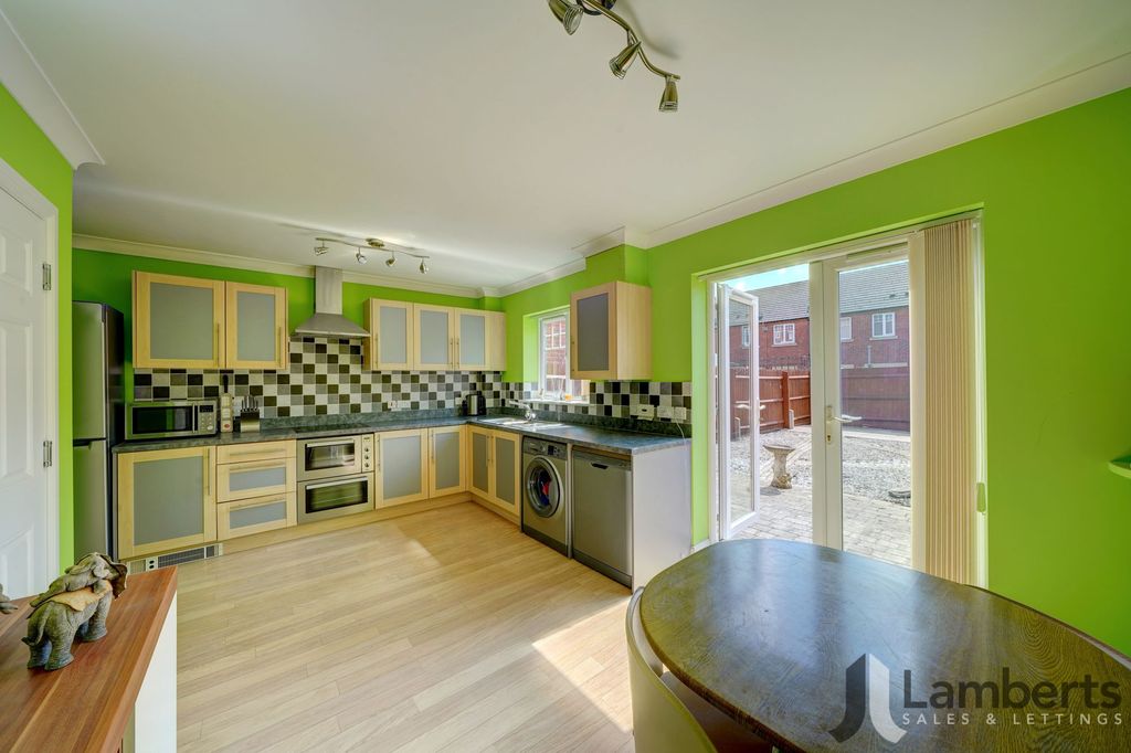 Property photo 3 of 19 Kitchen/Diner
