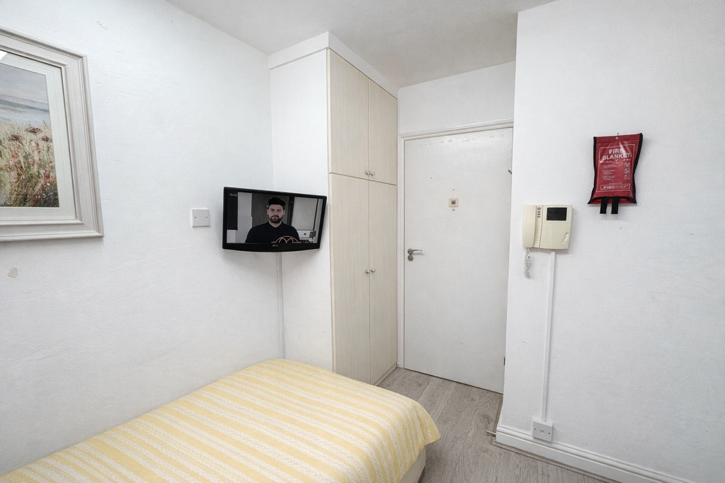 Property photo 3 of 6