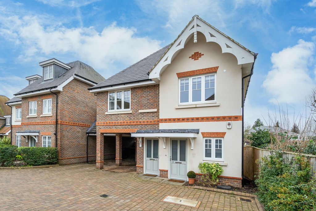 Property photo 1 of 9 Photo 10