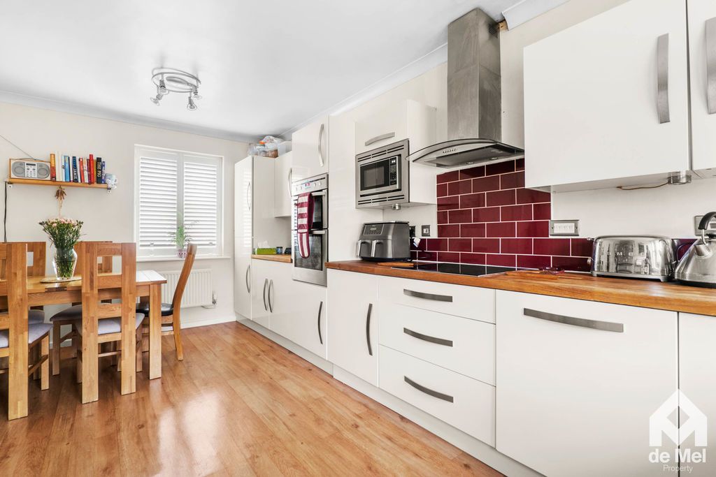 Property photo 2 of 17 Photo 9