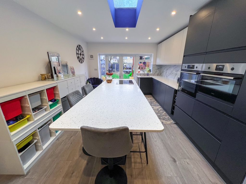 Property photo 1 of 31