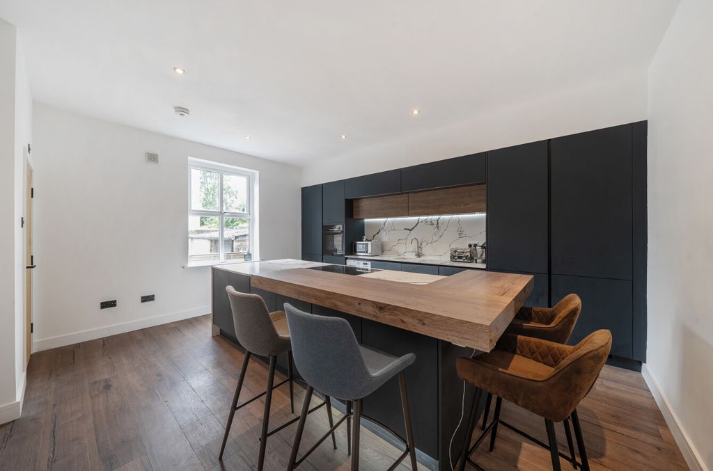 Property photo 2 of 28 1319192-4-6867d92...