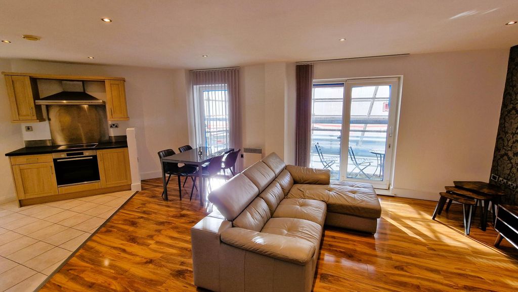 Property photo 2 of 48 Living Room