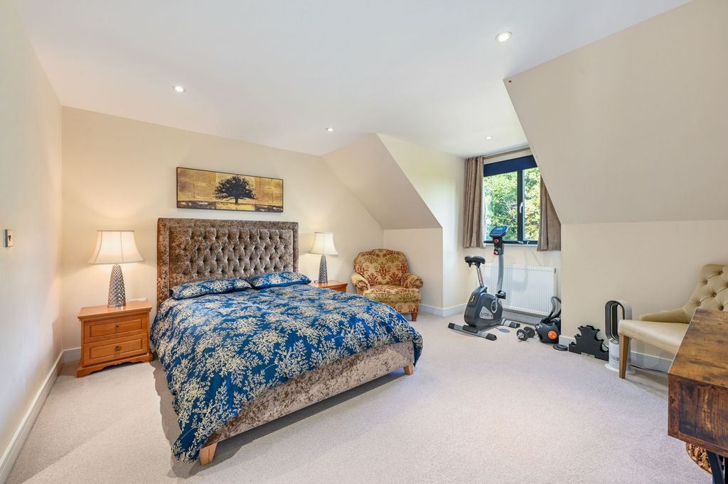 Property photo 3 of 33