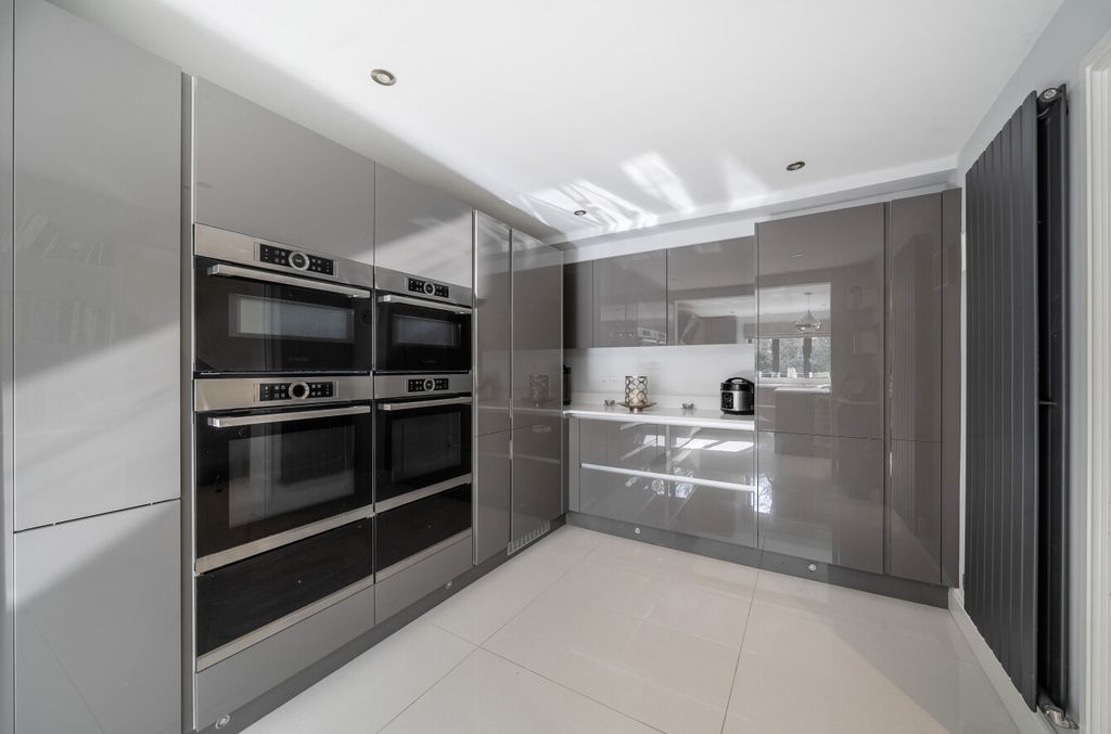 Property photo 3 of 41 1421378-31-69A6Fe...