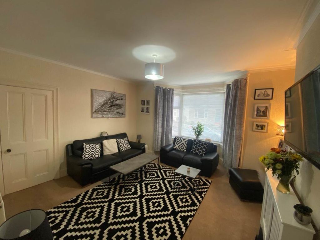 Property photo 3 of 5 Lounge