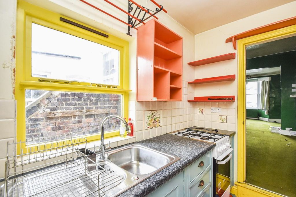 Property photo 3 of 18 34Mountstreet-12.Jpg