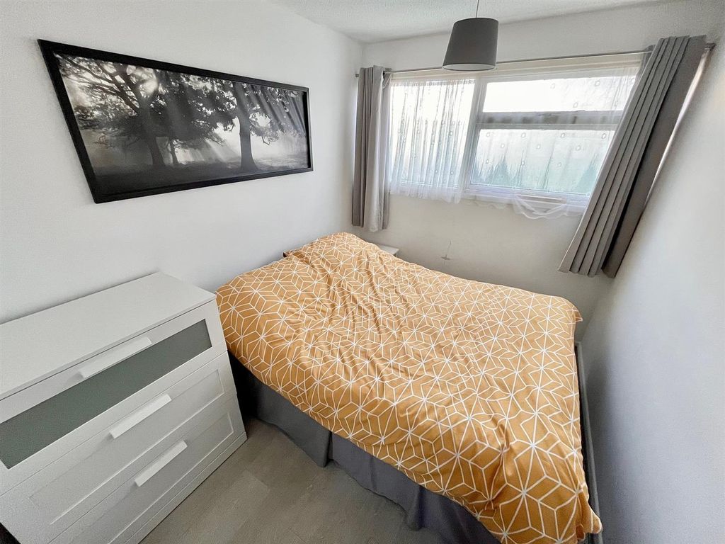 Property photo 3 of 9 Bedroom 1