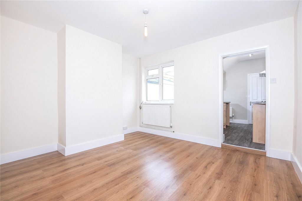 Elgar Road, Reading, Berkshire RG2 photo 5
