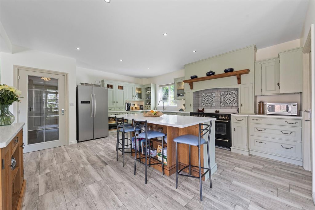 Property photo 2 of 30 16Jenningsclweb34.Jpg