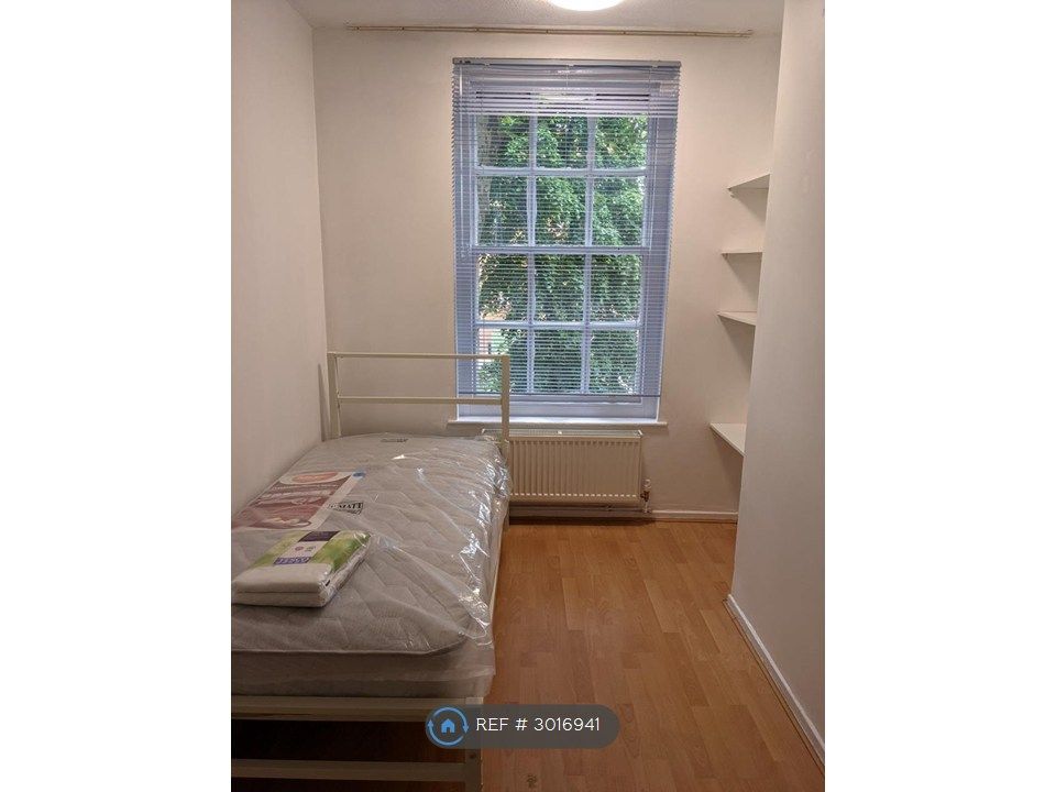 Property photo 2 of 20 Bedroom