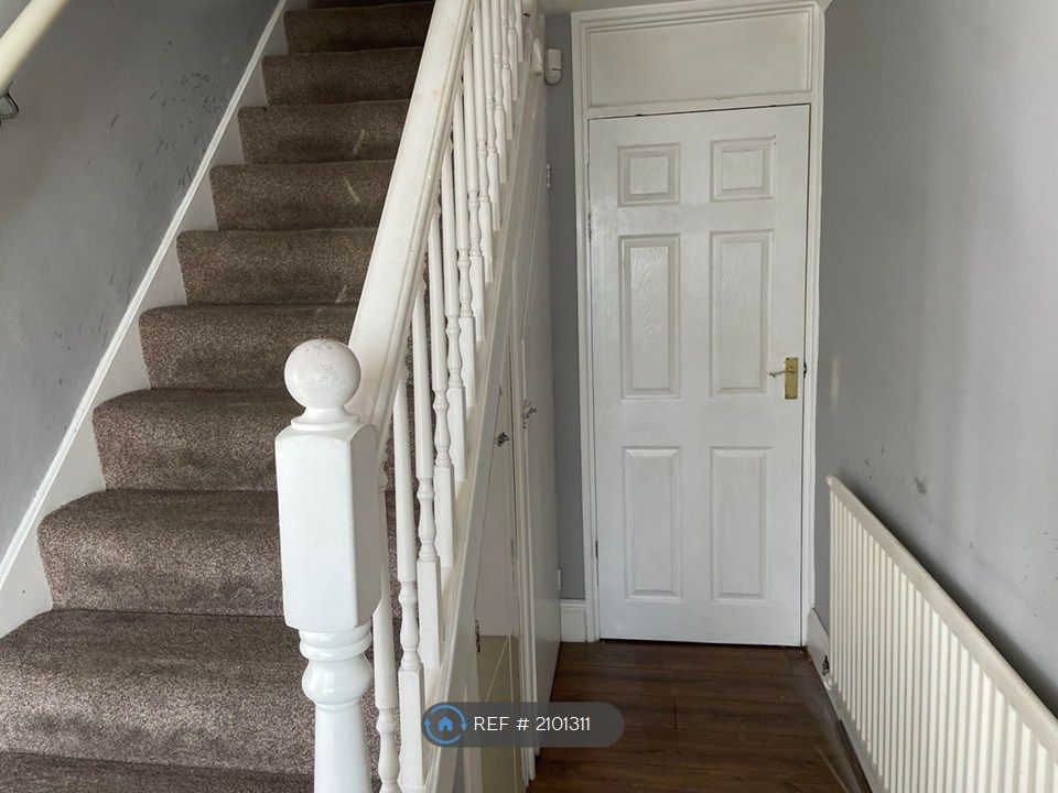 Property photo 2 of 19 Hallway