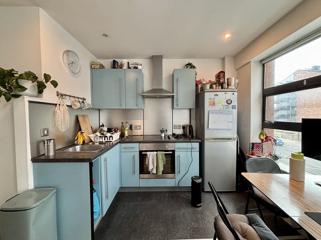 Property photo 2 of 11 Image00003