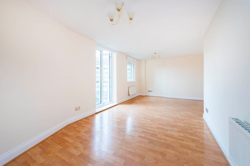 Property photo 2 of 11 Picture No. 13