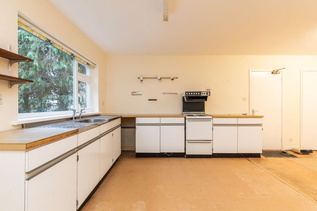 Property photo 3 of 43