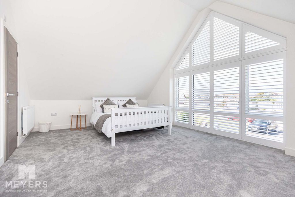 Property photo 3 of 45