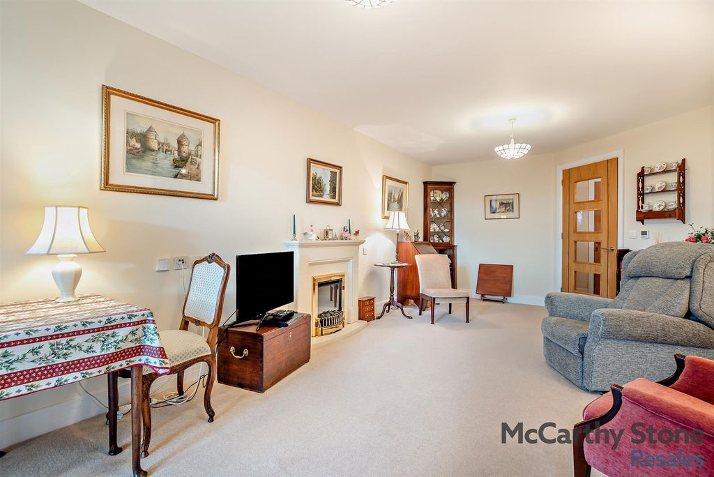 Property photo 3 of 18 8671525-Interior11-800.Jpg