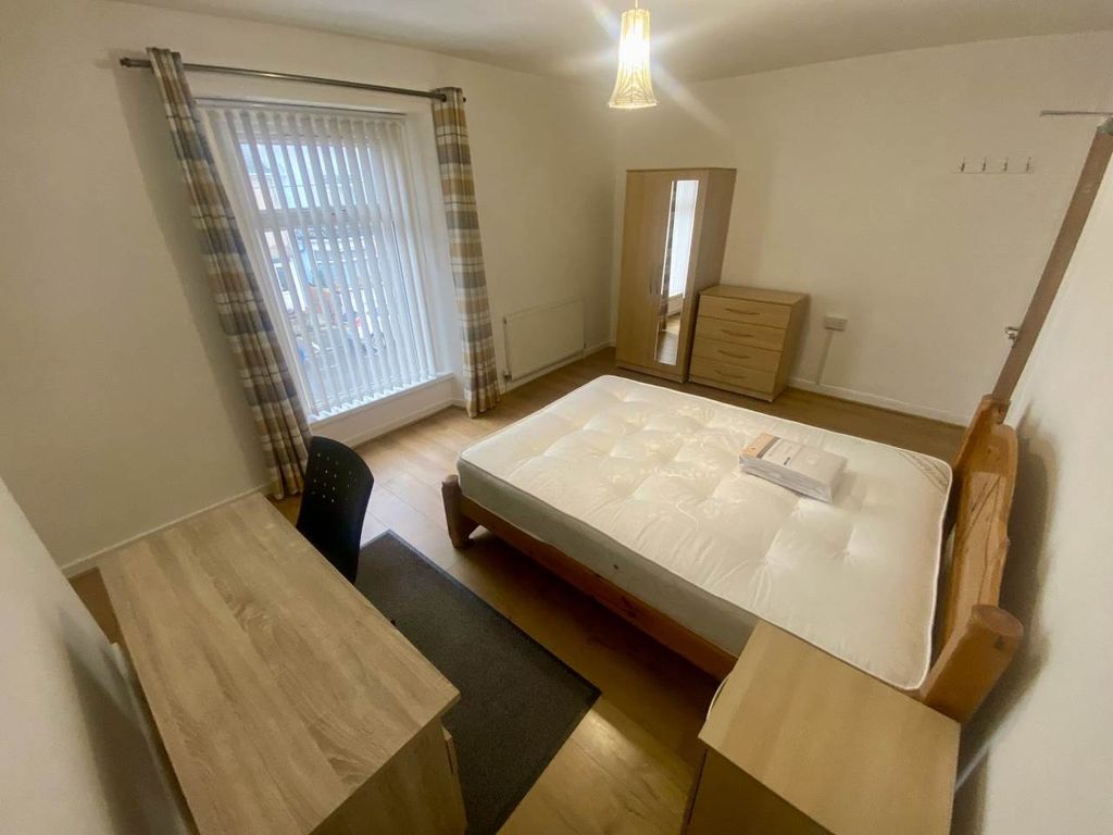 Property photo 3 of 17 A4E9c9A4-755B-4c0F-9E5c-c5754Fe00Aea
