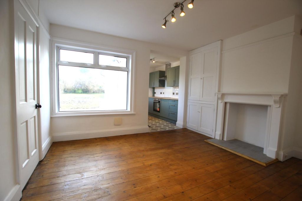 Property photo 3 of 10 Dining Area.Jpg